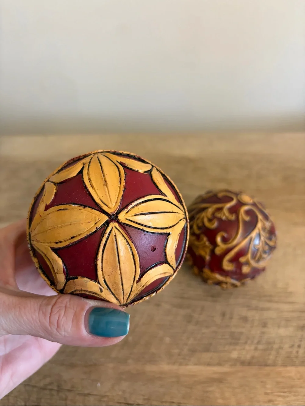 Vintage Style Ornate Decorative Resin Ball Orb Burgundy Cream Deco Sphere Filler